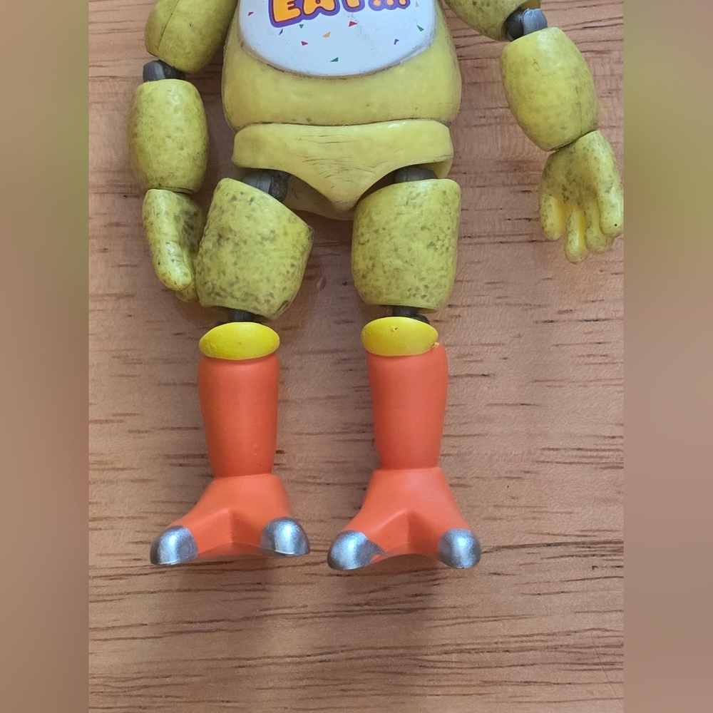 Funko Five Nights at Freddy's Chica action figure - Picture 4 of 7